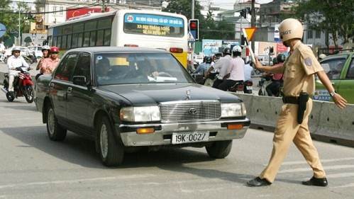 Xử phạt người điều khiển xe ô tô vi phạm quy định về điều kiện của phương tiện khi tham gia giao thông